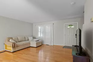 124 Lakeside Dr, Bristol, CT 06010 - Photo 2