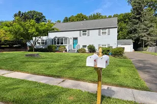 11 Trumbull Dr, Wallingford, CT 06492 - Photo 1
