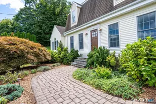 16 Sugar Hill Rd, North Haven, CT 06473 - Photo 2