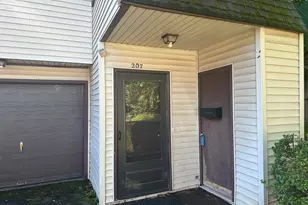 207 High Top Cir W, Hamden, CT 06514 - Photo 2