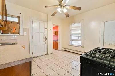 124 Cleveland Avenue, Bridgeport, CT 06605 - Photo 30