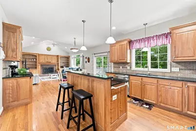 4 Charles Court #4, Suffield, CT 06078 - Photo 2