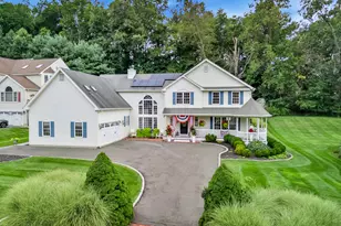 36 Shadows End Ln, Milford, CT 06460 - Photo 2