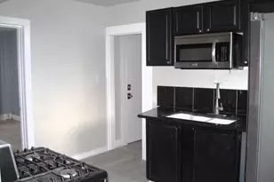 78 Whitmore St, Hartford, CT 06114 - Photo 2