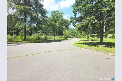 7 Vona Way, Newtown, CT 06470 - Photo 2