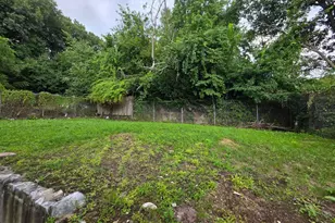8 Marley Pl, Waterbury, CT 06705 - Photo 12