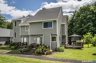 37 Reed Ct, Bloomfield, CT 06002 - Photo 2