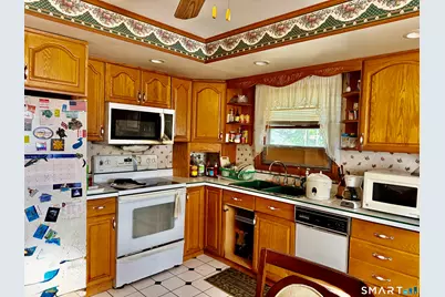 370 Kent Avenue, Bridgeport, CT 06610 - Photo 10