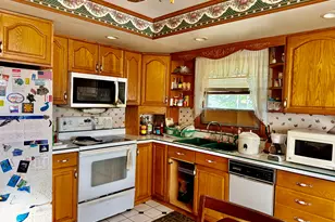 370 Kent Ave, Bridgeport, CT 06610 - Photo 10