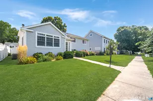 4 E Walk, Clinton, CT 06413 - Photo 2