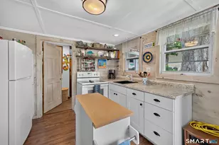 190 Giants Neck Rd, East Lyme, CT 06357 - Photo 4