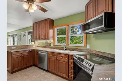 17 North Forest Circle, West Haven, CT 06516 - Photo 2