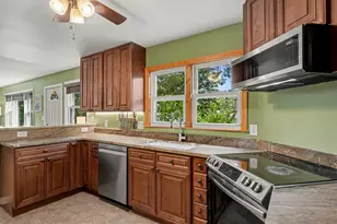 17 N Forest Cir, West Haven, CT 06516 - Photo 2