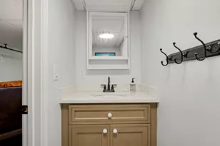 17 N Forest Cir, West Haven, CT 06516 - Photo 28