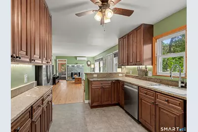 17 North Forest Circle, West Haven, CT 06516 - Photo 4