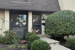 83 Courtland Ave, Stamford, CT 06902 - Photo 1