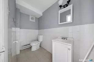 240 Oak St, Bridgeport, CT 06604 - Photo 8