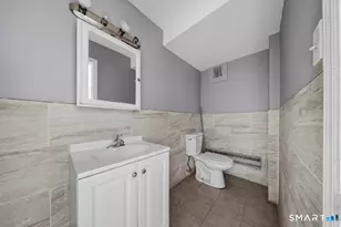 240 Oak St, Bridgeport, CT 06604 - Photo 12