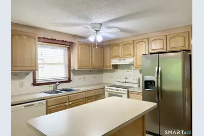 7 Selander Street, New Britain, CT 06053 - Photo 4