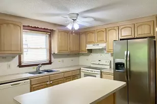 7 Selander St, New Britain, CT 06053 - Photo 4