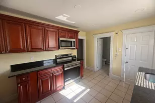 382 Vine St, Hartford, CT 06112 - Photo 2