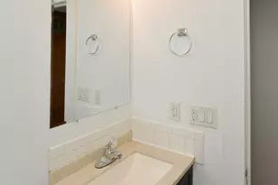 390 Clinton St, New Britain, CT 06053 - Photo 16