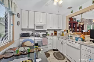 393 Ottawa Ln, Stratford, CT 06614 - Photo 10