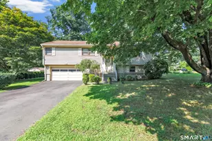 34 Belleview Dr, Derby, CT 06418 - Photo 2