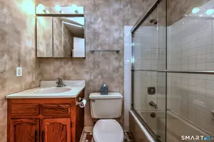 330 Foxwood Ln, Milford, CT 06461 - Photo 12