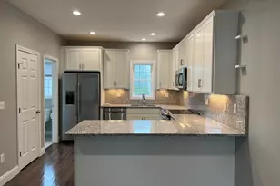 35 Ringgold St, West Hartford, CT 06107 - Photo 2