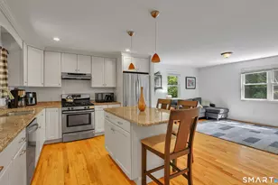 25 Gale Rd, Bloomfield, CT 06002 - Photo 8