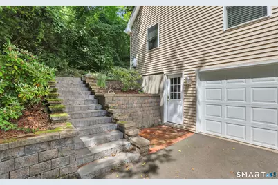 25 Gale Road, Bloomfield, CT 06002 - Photo 2