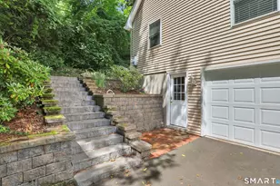 25 Gale Rd, Bloomfield, CT 06002 - Photo 2