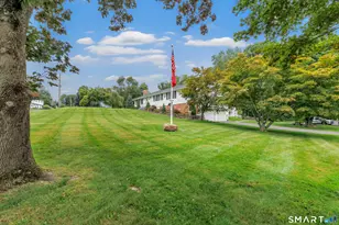 32 Nuthatch Hill Rd, Trumbull, CT 06611 - Photo 2