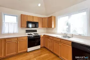 27 Copper Creek Cir, Newtown, CT 06470 - Photo 10