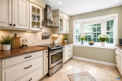 179 South Avenue #9, New Canaan, CT 06840 - Photo 4
