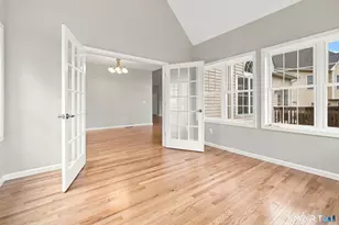 8 S Pond Rd, Bloomfield, CT 06002 - Photo 12