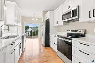 8 S Pond Rd, Bloomfield, CT 06002 - Photo 16
