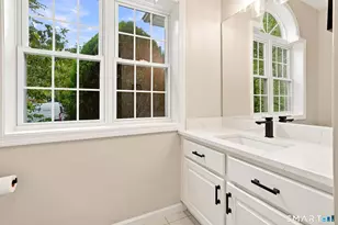 8 South Pond Rd, Bloomfield, CT 06002 - Photo 28
