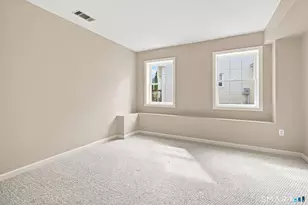 8 S Pond Rd, Bloomfield, CT 06002 - Photo 32