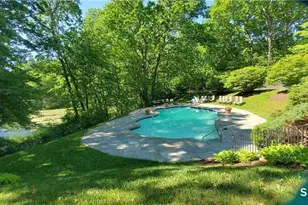 22 North Lake Dr, Hamden, CT 06517 - Photo 14