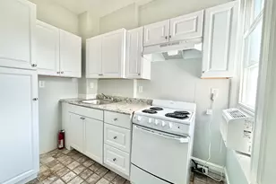 198 Ocean Dr E, Stamford, CT 06902 - Photo 10