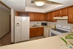 605 Spring Meadow Rd, South Windsor, CT 06074 - Photo 2