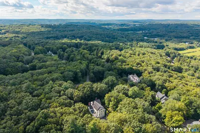 12 Carriage Hill Road, Woodbridge, CT 06525 - Photo 2