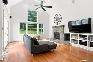 12 Carriage Hill Rd, Woodbridge, CT 06525 - Photo 10
