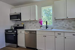 62 Benham Ave, Waterford, CT 06375 - Photo 2