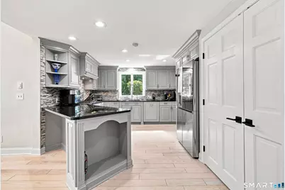 20 Lakeview Drive, West Hartford, CT 06117 - Photo 8