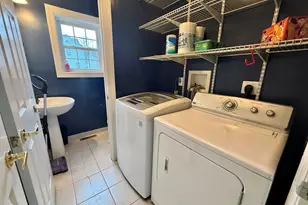 70 Renwick Pl, Bridgeport, CT 06604 - Photo 10