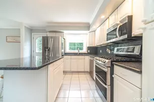 186 Greenbriar Rd, Meriden, CT 06450 - Photo 6