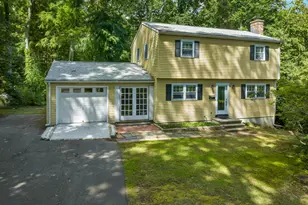 16 Overlook Dr, Waterford, CT 06385 - Photo 2